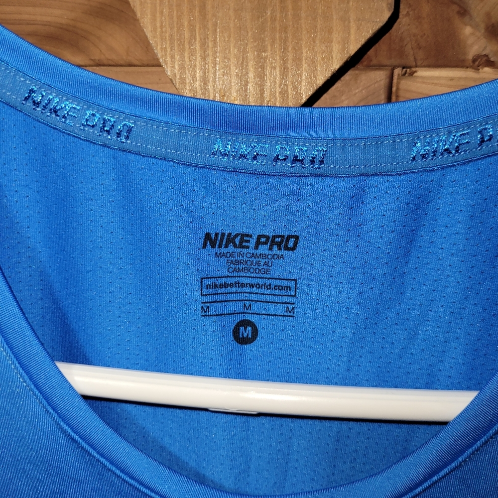 Nike women's top
